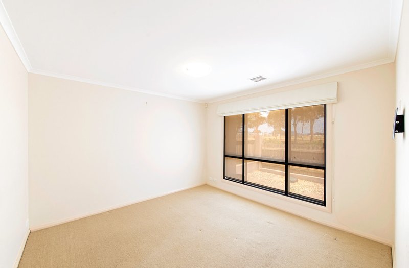 Photo - 187 Anthony Rolfe Avenue, Gungahlin ACT 2912 - Image 7