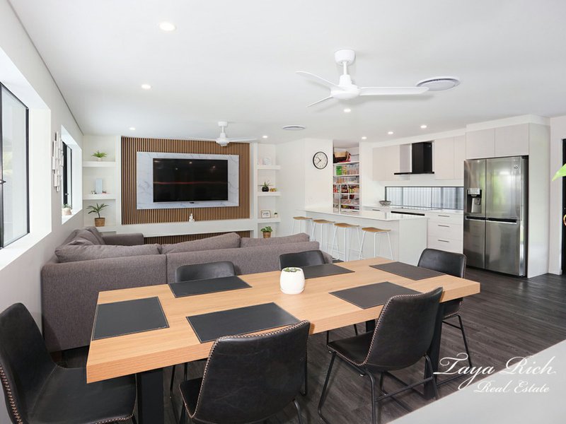 Photo - 187 Currumbin Creek Road, Currumbin Waters QLD 4223 - Image 16