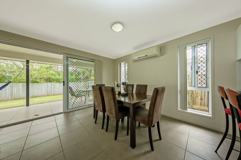 Photo - 1/87 Emsworth Street, Wynnum QLD 4178 - Image 4