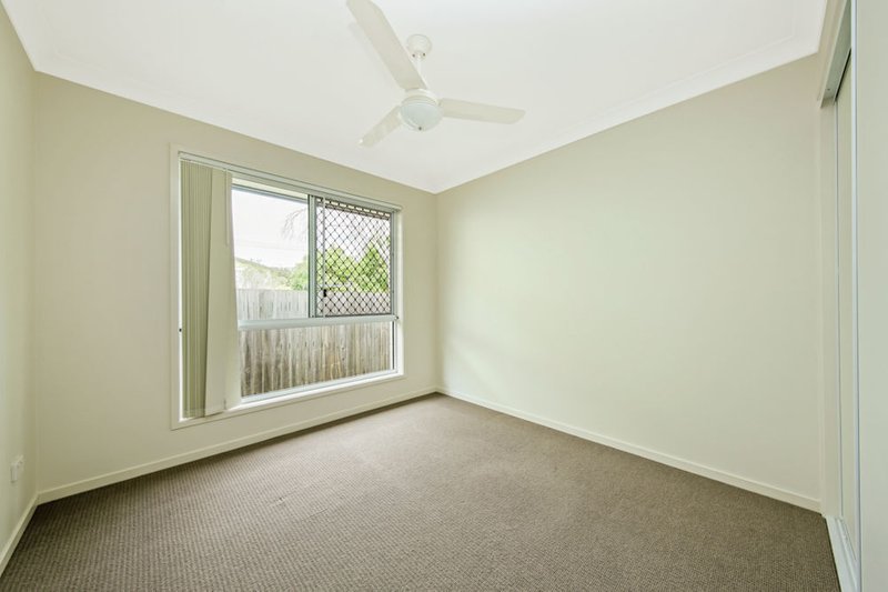 Photo - 1/87 Emsworth Street, Wynnum QLD 4178 - Image 7