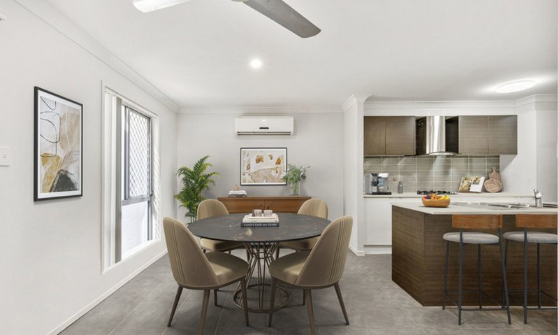Photo - 18/7 Montree Circuit, Kallangur QLD 4503 - Image 1