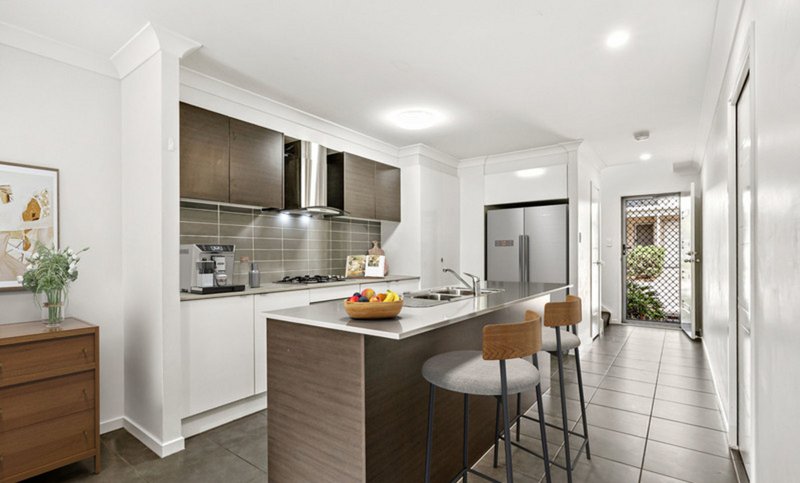 Photo - 18/7 Montree Circuit, Kallangur QLD 4503 - Image 2