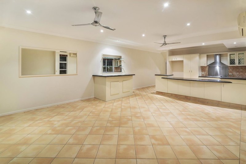 Photo - 1/87 Stanhill Drive, Chevron Island QLD 4217 - Image 5