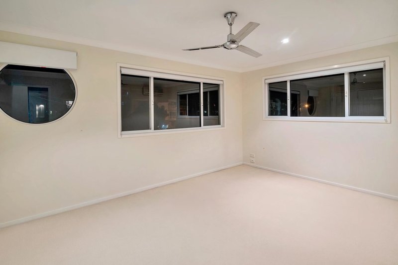 Photo - 1/87 Stanhill Drive, Chevron Island QLD 4217 - Image 14