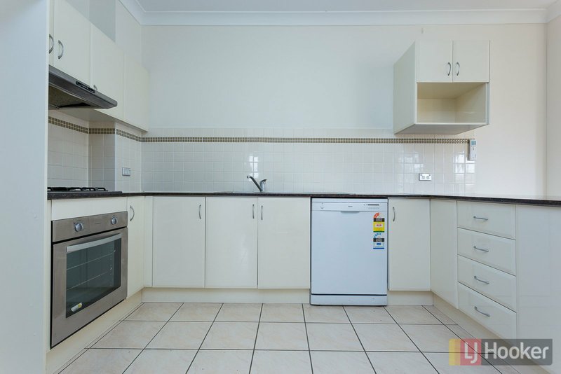 Photo - 18/8-10 Browne Parade, Warwick Farm NSW 2170 - Image 4