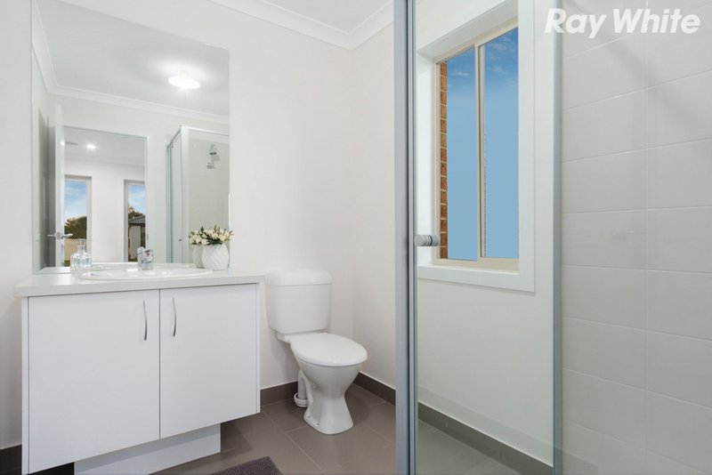 Photo - 188 Blue Horizons Way, Pakenham VIC 3810 - Image 3