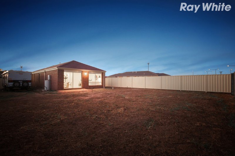 Photo - 188 Blue Horizons Way, Pakenham VIC 3810 - Image 14