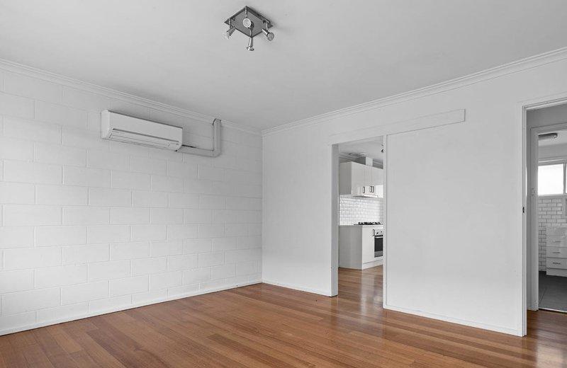 Photo - 1/88 Mcfadzean Avenue, Reservoir VIC 3073 - Image 3