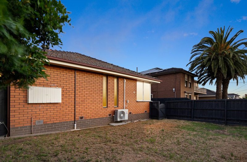Photo - 1/88 Mcfadzean Avenue, Reservoir VIC 3073 - Image 13