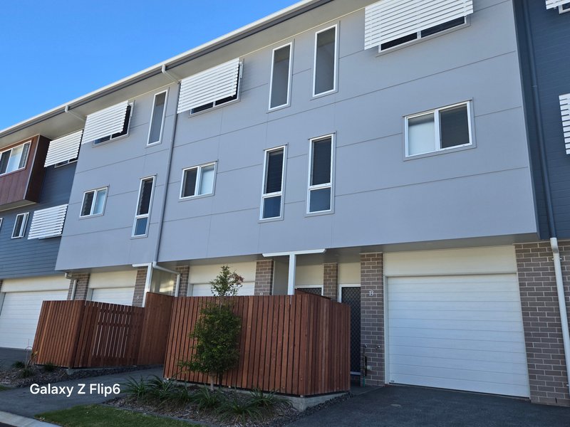Photo - 18/8 Taylor Place, Mackenzie QLD 4156 - Image 2