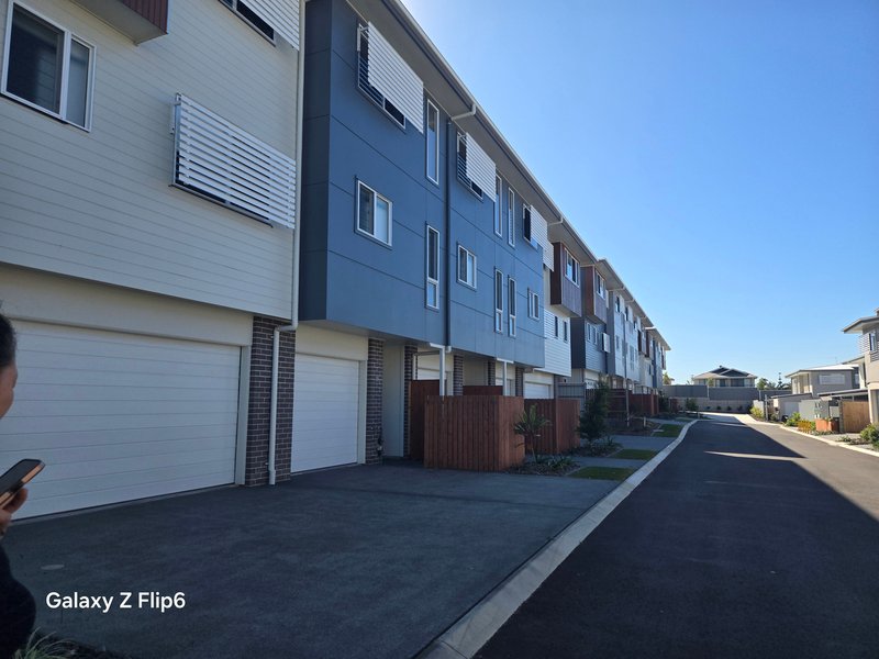 Photo - 18/8 Taylor Place, Mackenzie QLD 4156 - Image 18