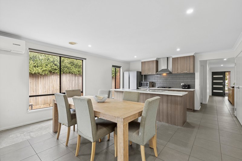 Photo - 188 Warralily Boulevard, Armstrong Creek VIC 3217 - Image 5