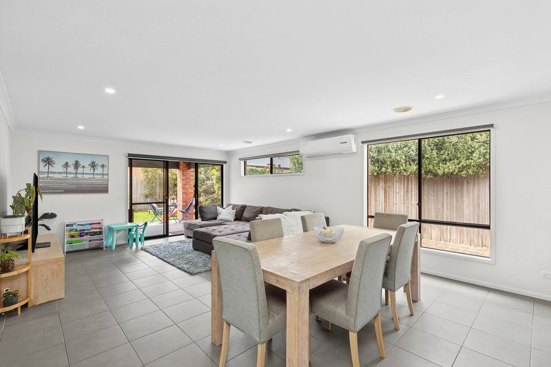 Photo - 188 Warralily Boulevard, Armstrong Creek VIC 3217 - Image 7