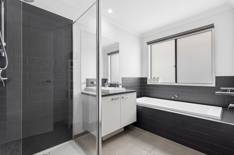 Photo - 188 Warralily Boulevard, Armstrong Creek VIC 3217 - Image 12