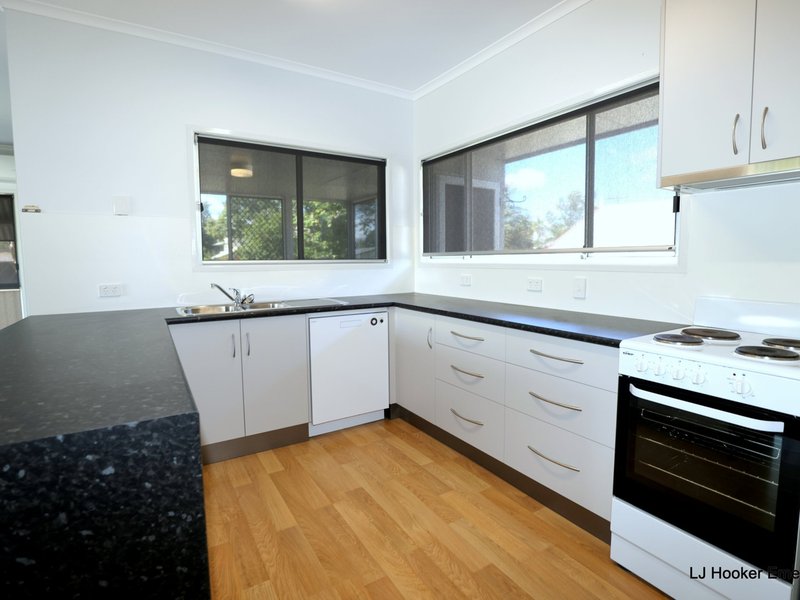 Photo - 189 Borilla Street, Emerald QLD 4720 - Image 3