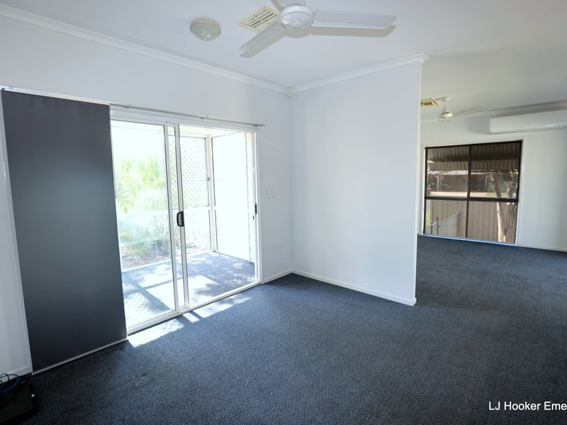 Photo - 189 Borilla Street, Emerald QLD 4720 - Image 6