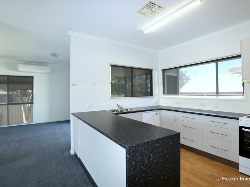 Photo - 189 Borilla Street, Emerald QLD 4720 - Image 7