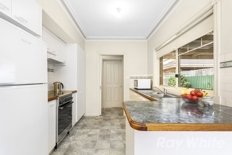 Photo - 1/898 High Street Road, Glen Waverley VIC 3150 - Image 2