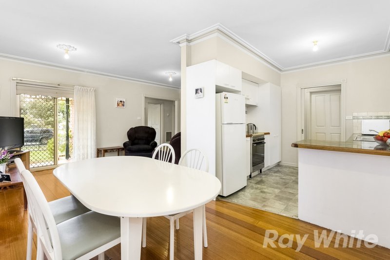 Photo - 1/898 High Street Road, Glen Waverley VIC 3150 - Image 3