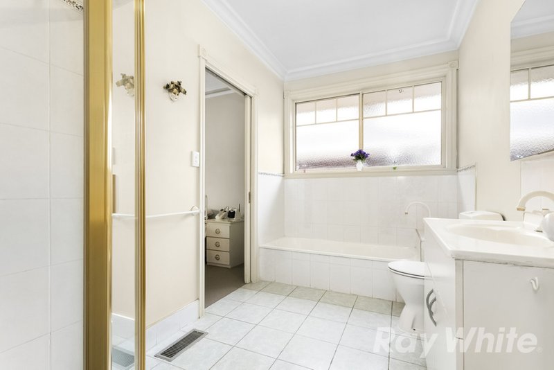 Photo - 1/898 High Street Road, Glen Waverley VIC 3150 - Image 8