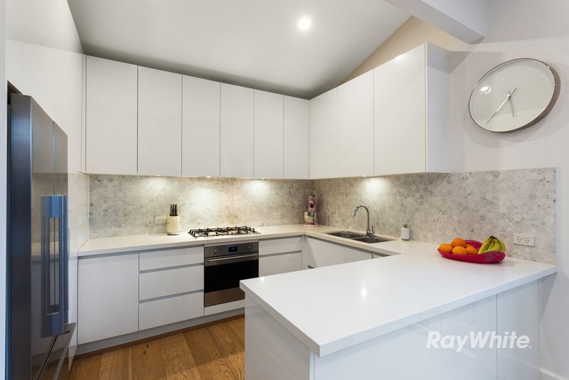 Photo - 18A Carlisle Crescent, Hughesdale VIC 3166 - Image 3
