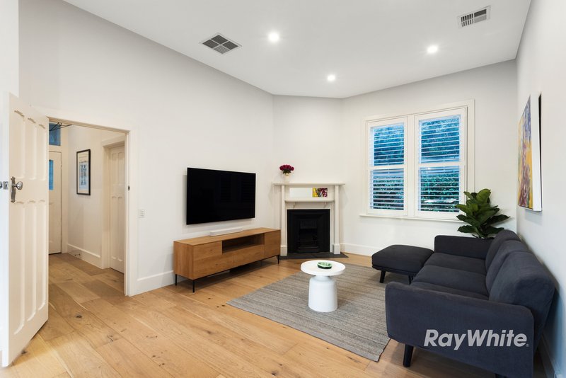 Photo - 18A Carlisle Crescent, Hughesdale VIC 3166 - Image 4