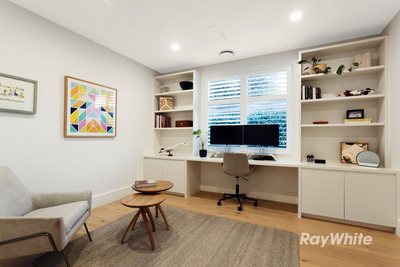 Photo - 18A Carlisle Crescent, Hughesdale VIC 3166 - Image 5
