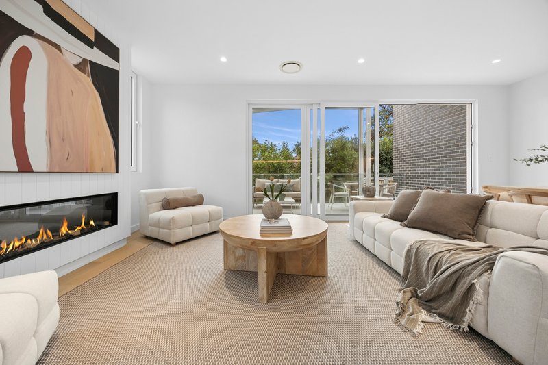 Photo - 18A Fromelles Avenue, Seaforth NSW 2092 - Image 2