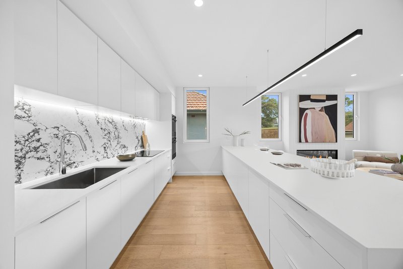 Photo - 18A Fromelles Avenue, Seaforth NSW 2092 - Image 4
