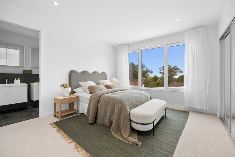 Photo - 18A Fromelles Avenue, Seaforth NSW 2092 - Image 10