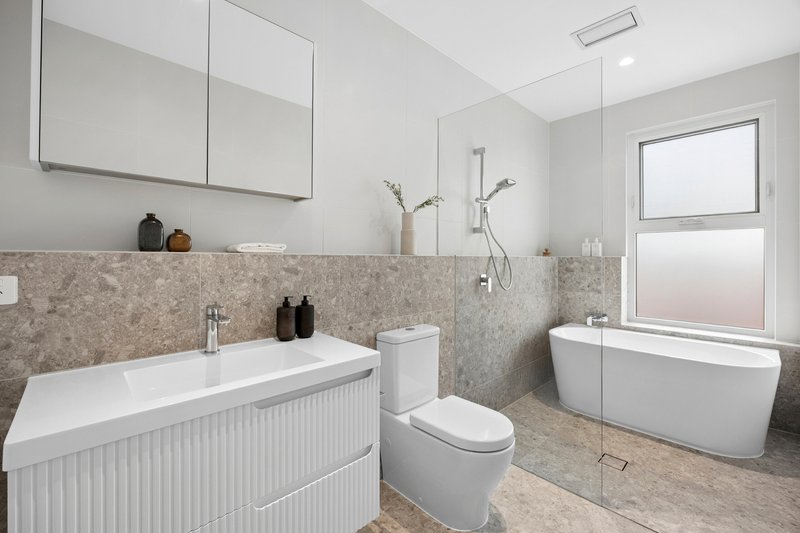 Photo - 18A Fromelles Avenue, Seaforth NSW 2092 - Image 14