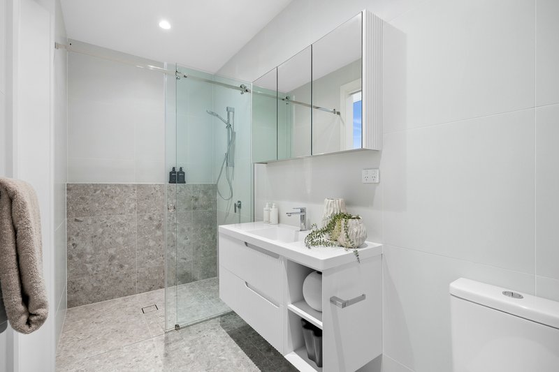Photo - 18A Fromelles Avenue, Seaforth NSW 2092 - Image 16