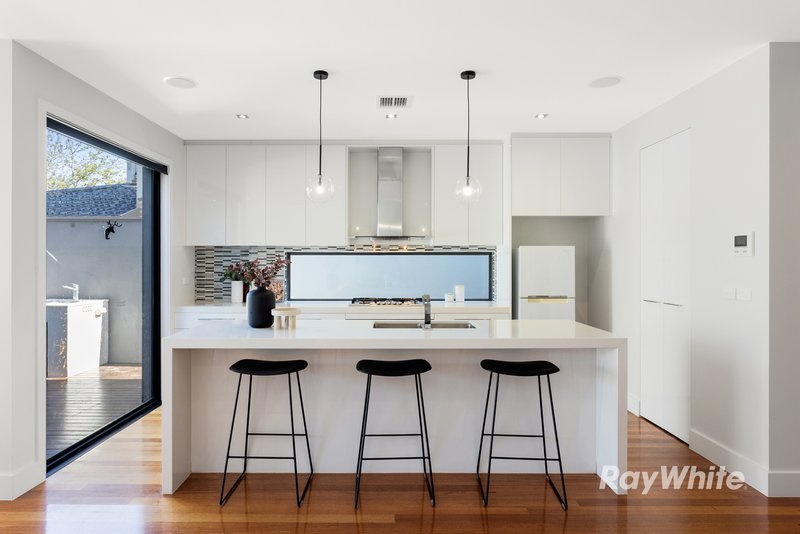 Photo - 18A Lawson Street, Bentleigh VIC 3204 - Image 6