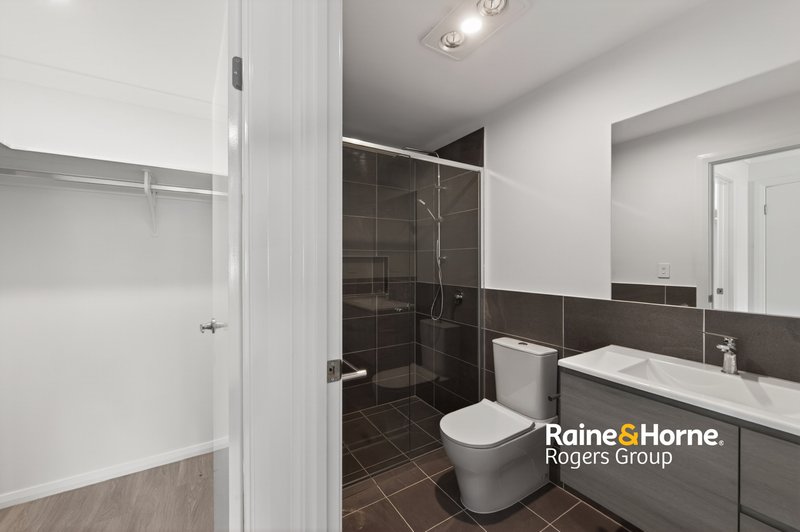 Photo - 18A Turnock Drive, Cameron Park NSW 2285 - Image 7