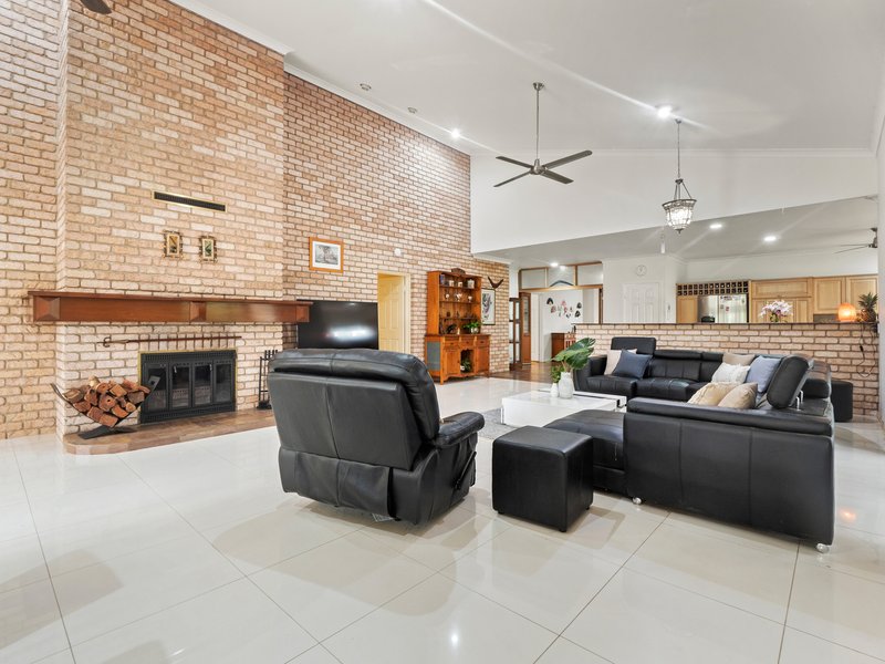 Photo - 18A Uplands Drive, Parkwood QLD 4214 - Image 2