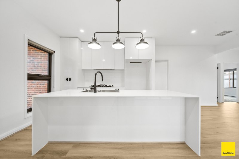 Photo - 18B Chapel Street, Kangaroo Flat VIC 3555 - Image 6