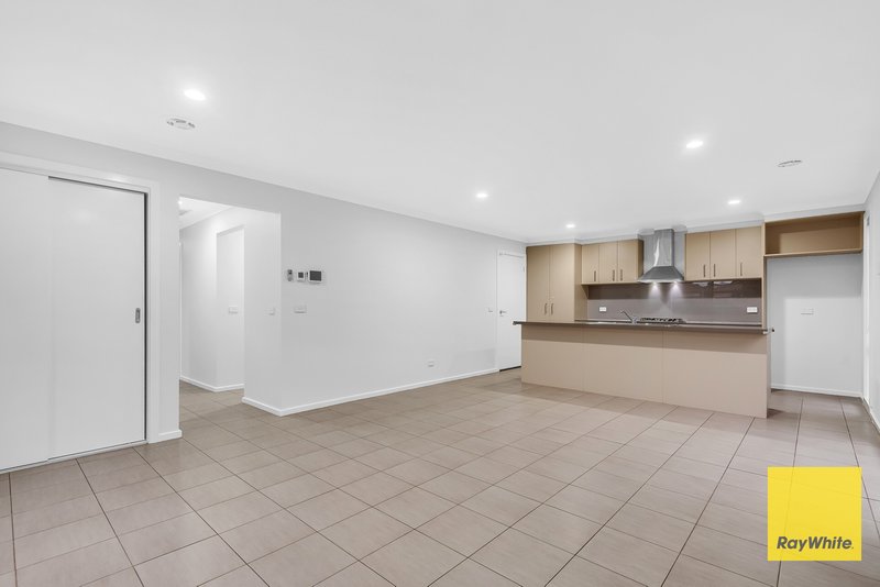 Photo - 18B Greenleaf Circuit, Tarneit VIC 3029 - Image 5