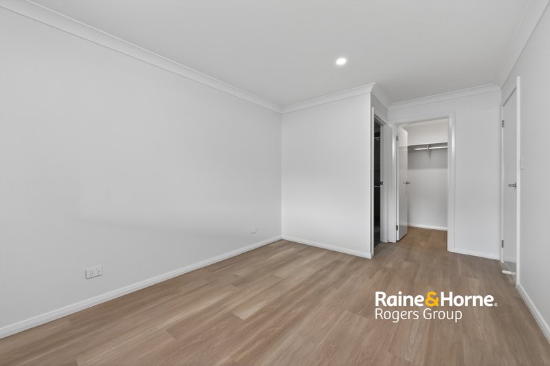 Photo - 18B Turnock Drive, Cameron Park NSW 2285 - Image 7