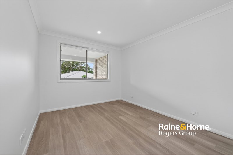 Photo - 18B Turnock Drive, Cameron Park NSW 2285 - Image 8