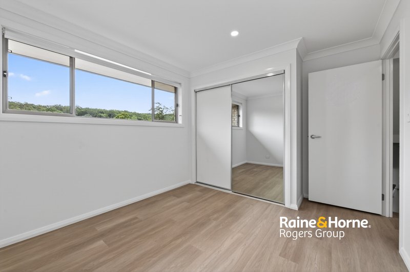 Photo - 18B Turnock Drive, Cameron Park NSW 2285 - Image 10