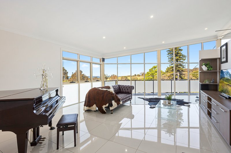 Photo - 18b Walbon Crescent, Koonawarra NSW 2530 - Image 6