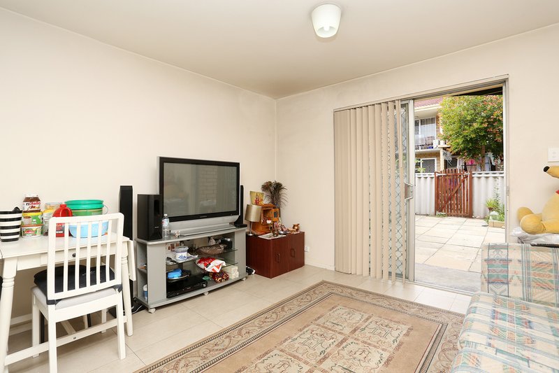 Photo - 18B/305 Harborne St , Glendalough WA 6016 - Image 2