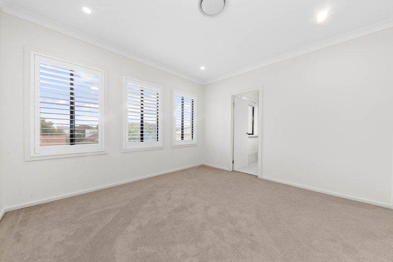 Photo - 19 & 19A Dampier Street, Chifley NSW 2036 - Image 4