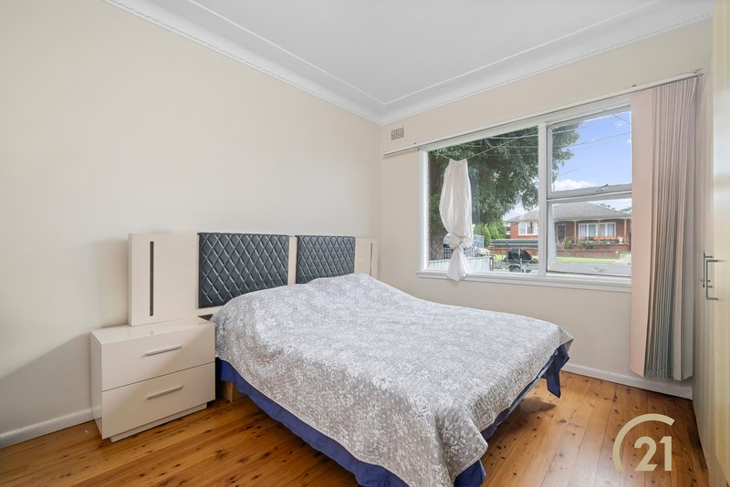 Photo - 19 - 21 Stanbrook Street, Fairfield Heights NSW 2165 - Image 5