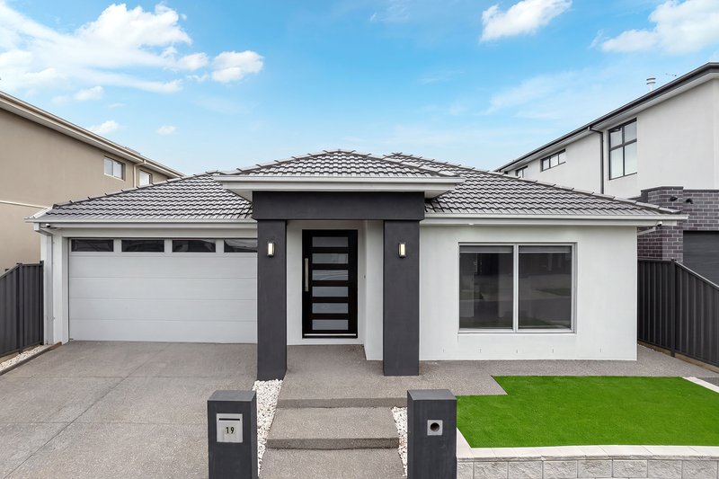 Photo - 19 Adventure Crescent, Roxburgh Park VIC 3064 - Image 1