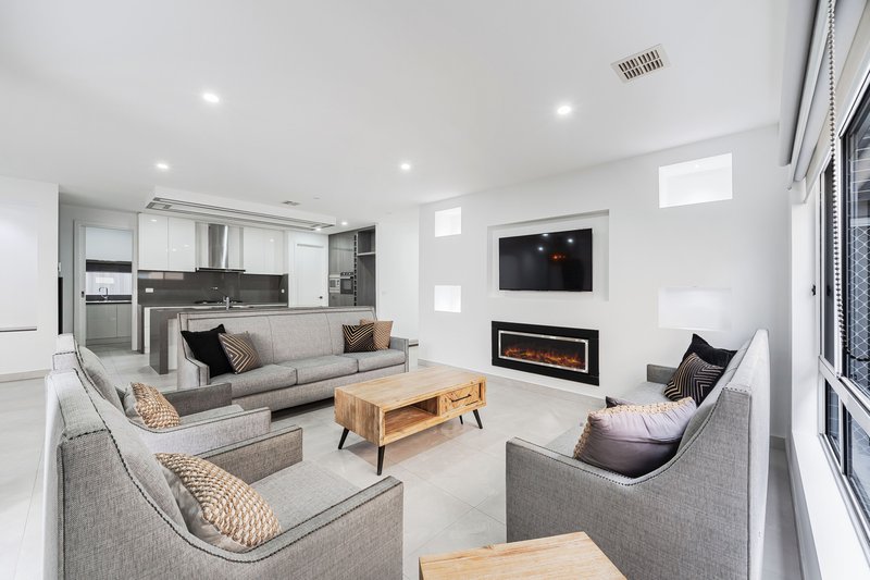 Photo - 19 Adventure Crescent, Roxburgh Park VIC 3064 - Image 8
