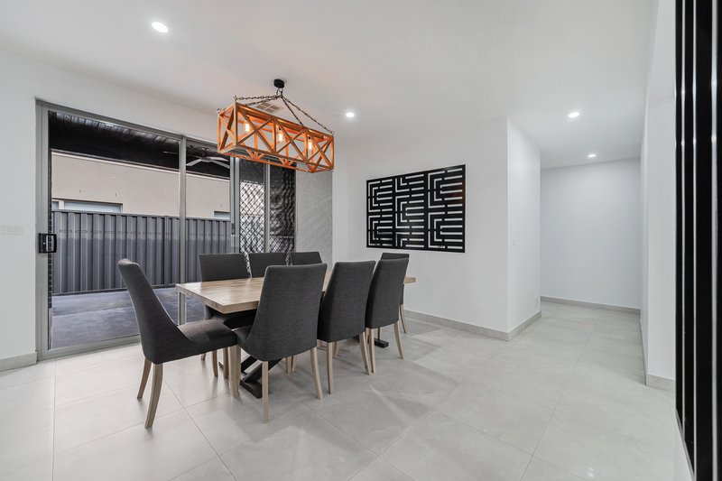 Photo - 19 Adventure Crescent, Roxburgh Park VIC 3064 - Image 10