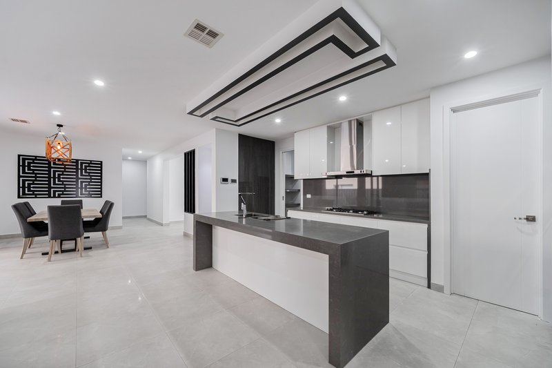 Photo - 19 Adventure Crescent, Roxburgh Park VIC 3064 - Image 12