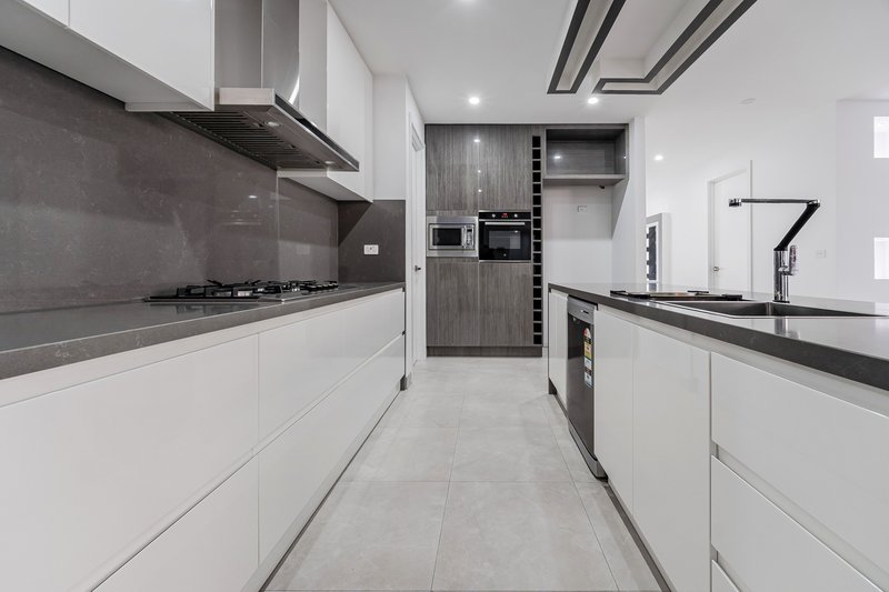 Photo - 19 Adventure Crescent, Roxburgh Park VIC 3064 - Image 15