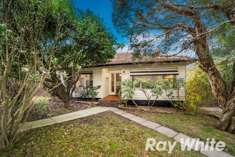 Photo - 19 Alandale Road, Blackburn VIC 3130 - Image 2